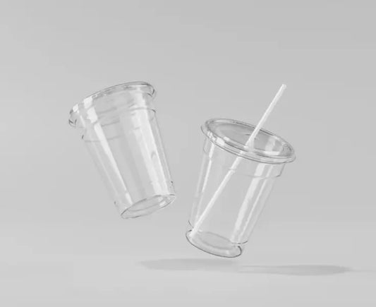 Gobelet transparent avec couvercle et paille. MORINGA RITUALS.