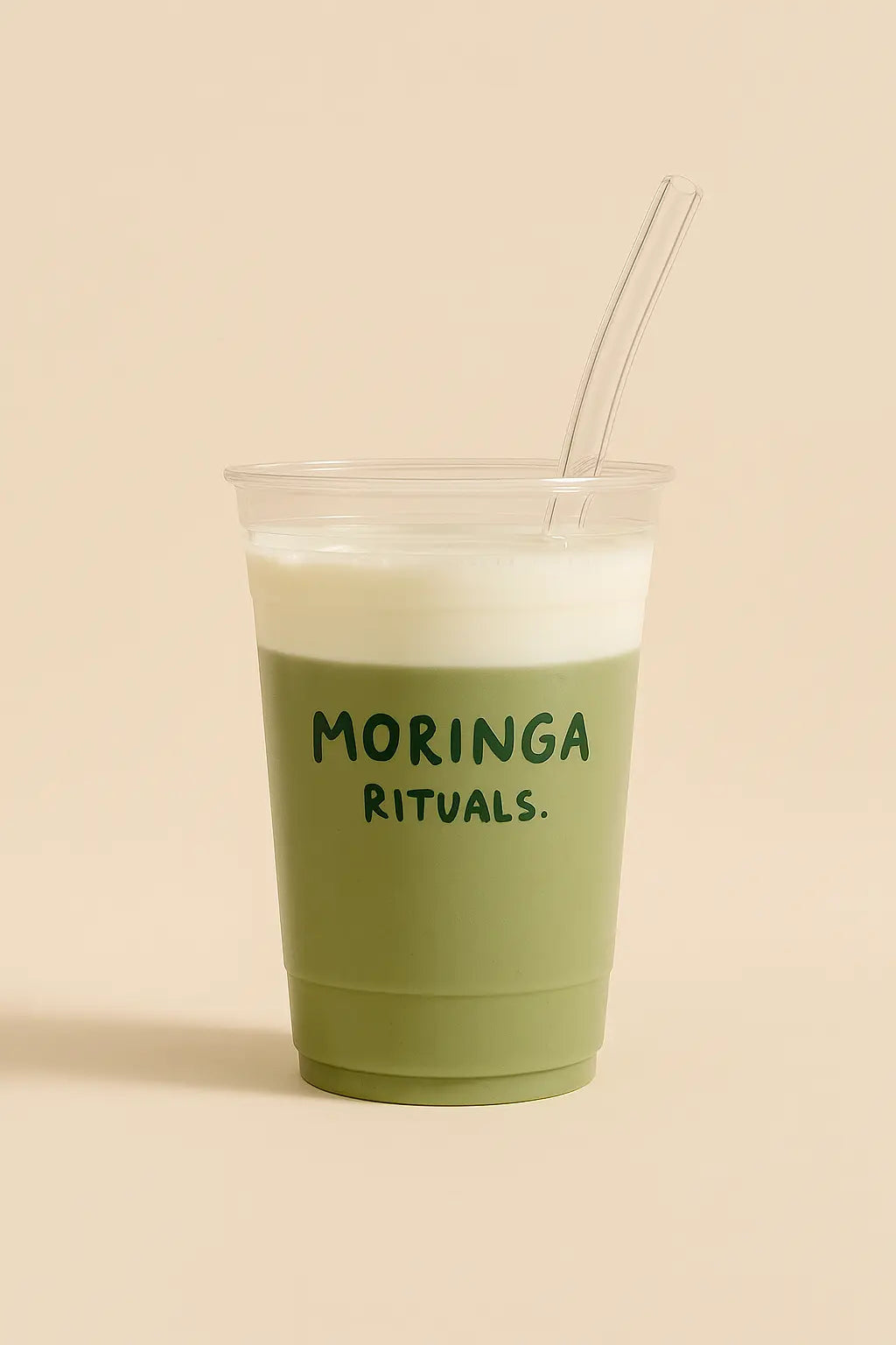Gobelet transparent avec couvercle et paille. MORINGA RITUALS.